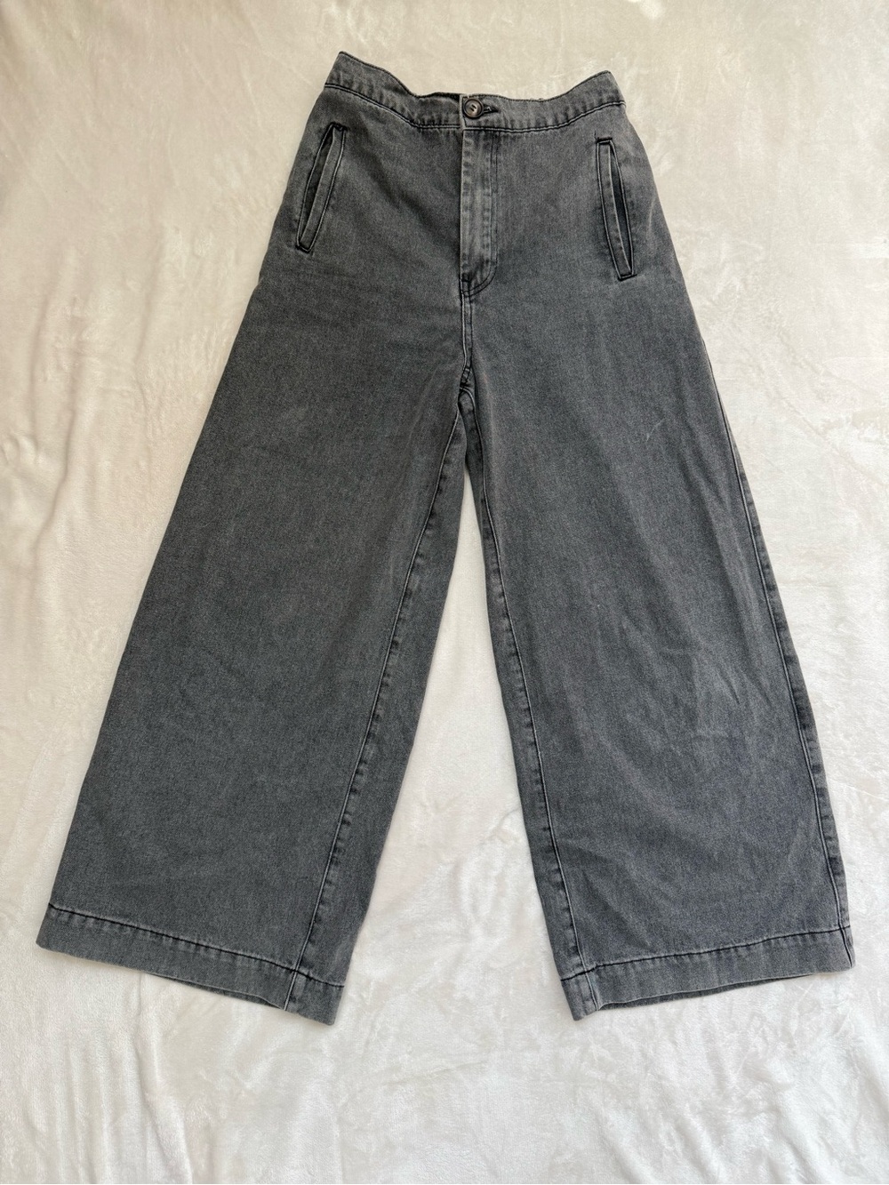 Grade & Gather Wide Leg Cropped Jeans in Charcoal Gray